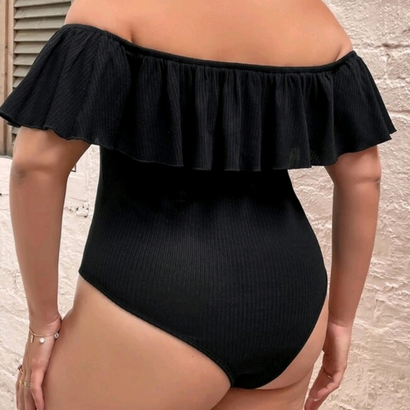 Black one piece - Picture 2 of 3